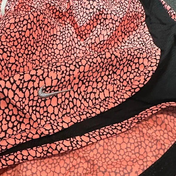 Nike women’s Dri Fit pink and black patterned lined running shorts size m - Picture 7 of 8